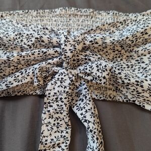 139. SHEIN Black and White Floral Crop Top